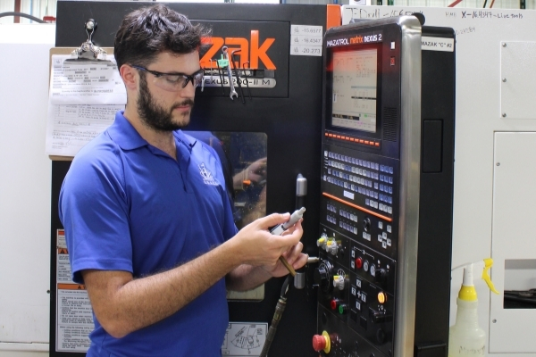 Drake-Plastics-Precision-CNC-Machining-1-600x400